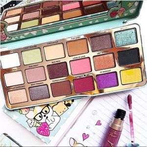 SOLD OUT Limited Edition Clover Eyeshadow Palette